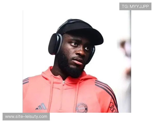 拜仁慕尼黑续约乌帕梅卡诺，年薪2000万欧元创后卫纪录